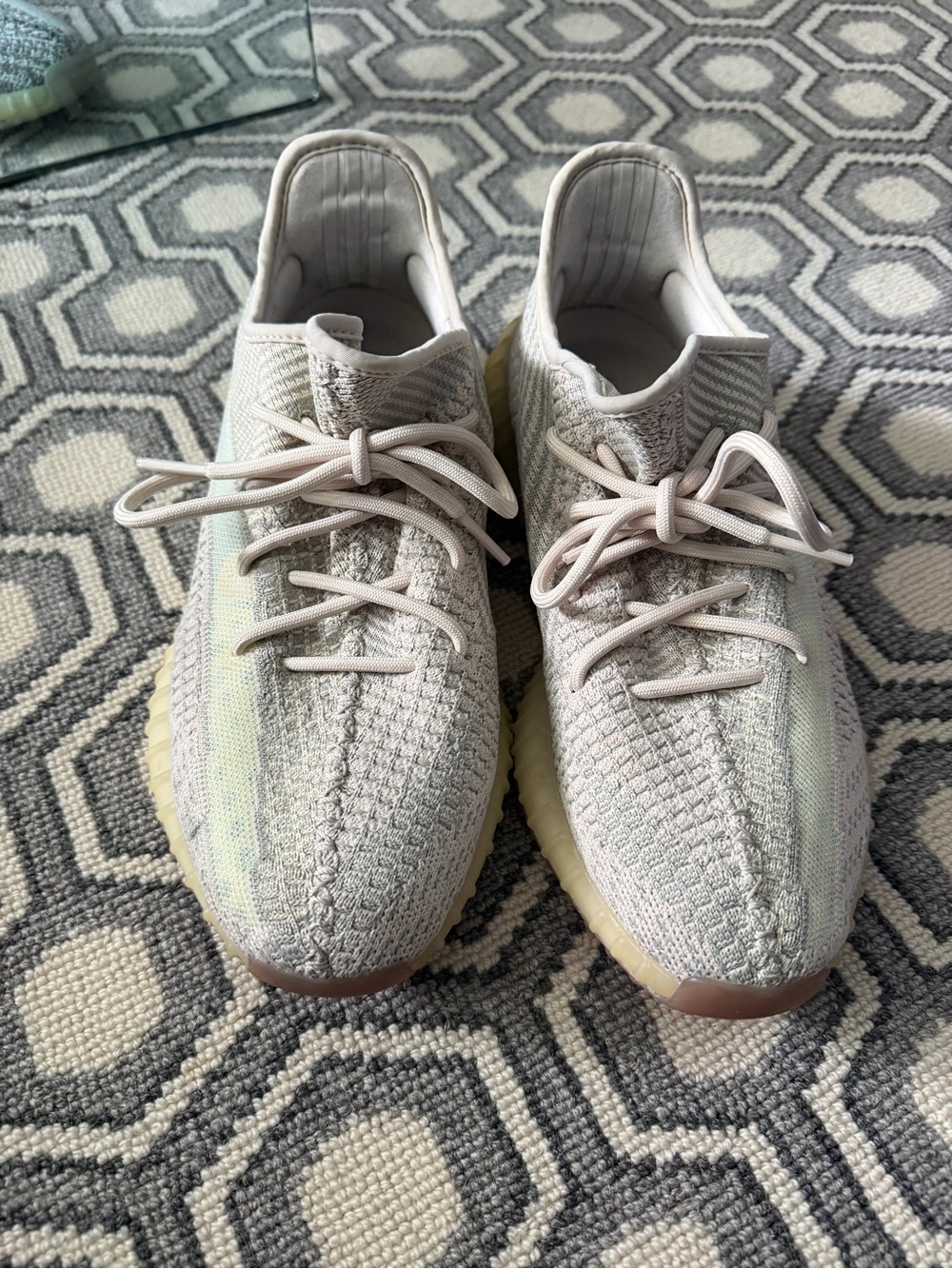 adidas Yeezy Boost 350 V2
Citrin (Non-Reflective) No box